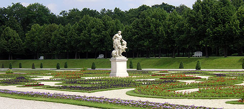 Bild: Blumenparterre im Hofgarten Schleißheim