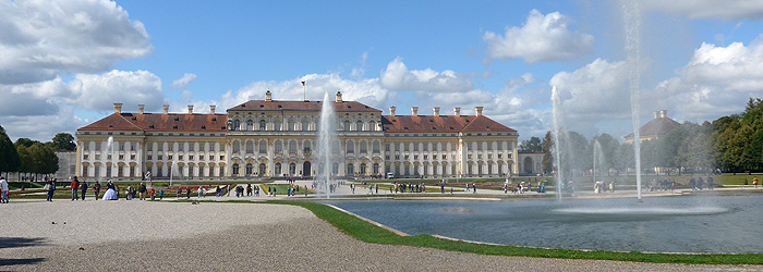 Bild: Neues Schloss Schleißheim, Gartenfassade mit Wasserspielen