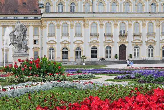 Parterre at the garden side of Schleißheim New Palace, photo: Bayerische Schlösserverwaltung Picture: Parterre at the garden side of Schleißheim New Palace