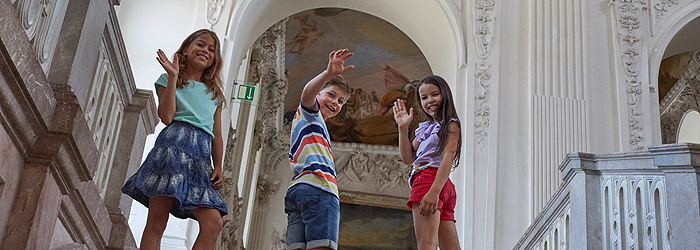 Bild: Kinder im Neuen Schloss Schleißheim